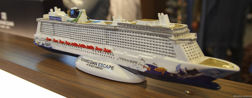 Norwegian Escape i miniatyr får du ombord i Norwegian Cruise Line gift shop