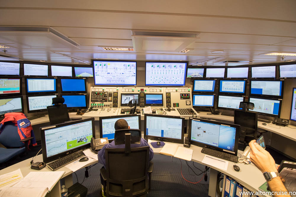 Det meste på skipet styres fra kontrollrommet på Harmony of the Seas